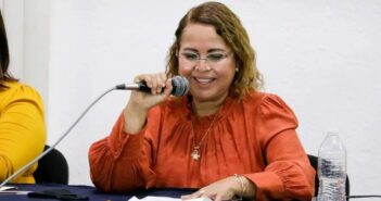 Casi 200 mil mensuales nos cuesta la familia de la regidora María Elena Curiel