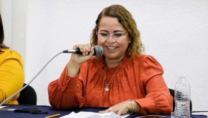 Casi 200 mil mensuales nos cuesta la familia de la regidora María Elena Curiel