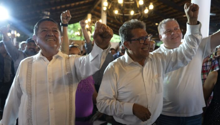 La 'corcholata' no oficial, Ricardo Monreal, visita Puerto Vallarta