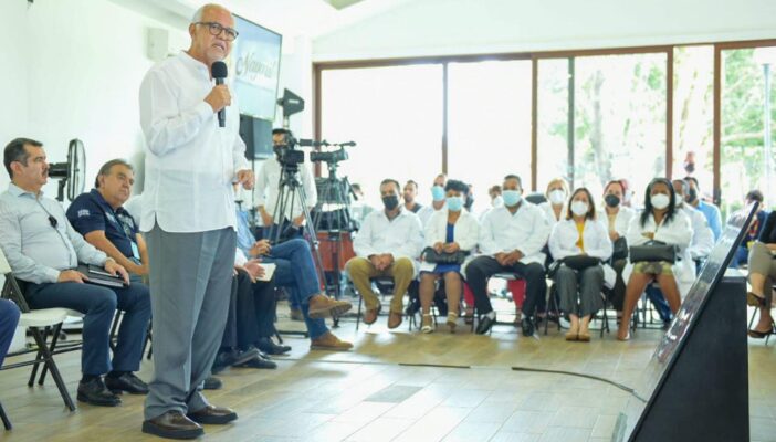 Llegan médicos cubanos a 8 municipios de Nayarit