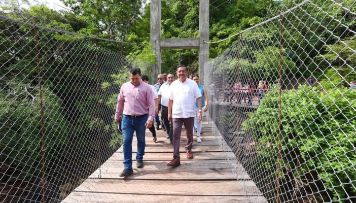 Vecinos agradecen al Profe Michel las obras de calidad