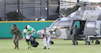 Critica AMLO uso de helicóptero de la Semar para partido de beisbol