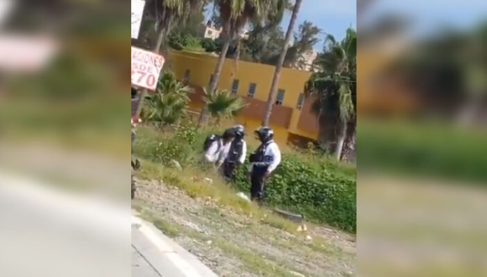 Exhiben a policías agrediendo a ciudadano en Tonalá