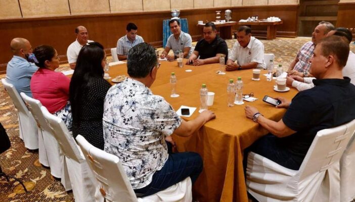 Autoridades de distintos niveles acuerdan la coordinación entre taxistas estatales y federales