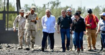 'Se tomó la foto con mi dolor'; familiar de mineros a AMLO