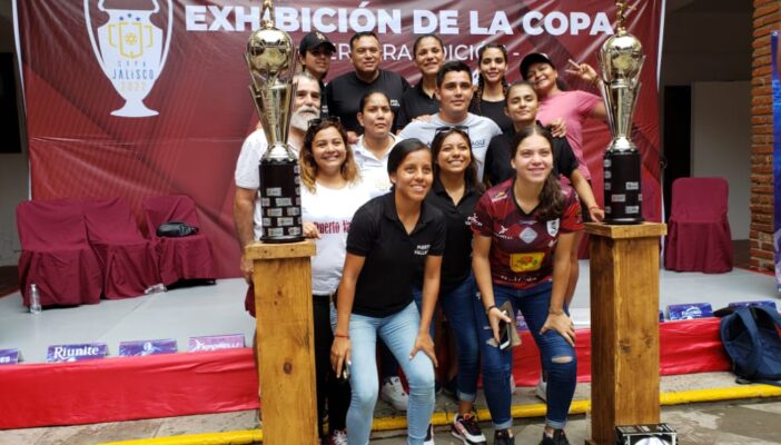 Exhiben trofeos de la Copa Jalisco en Puerto Vallarta