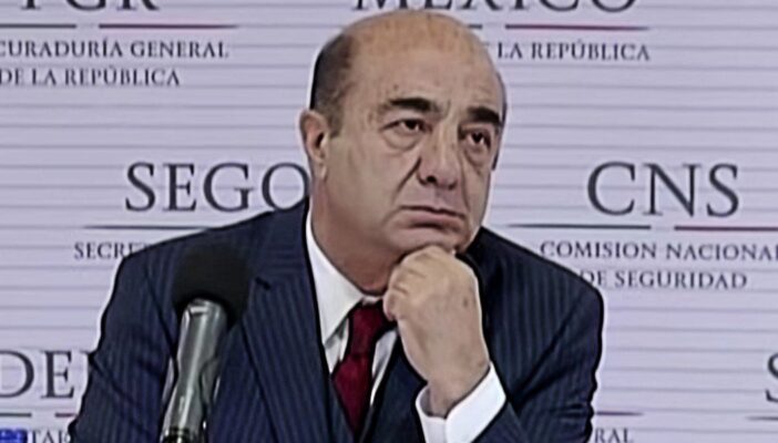 Hasta 82 años de prisión darían a Murillo Karam