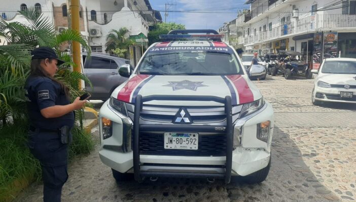 Culpa corporación policiaca a conductor por choque a patrulla