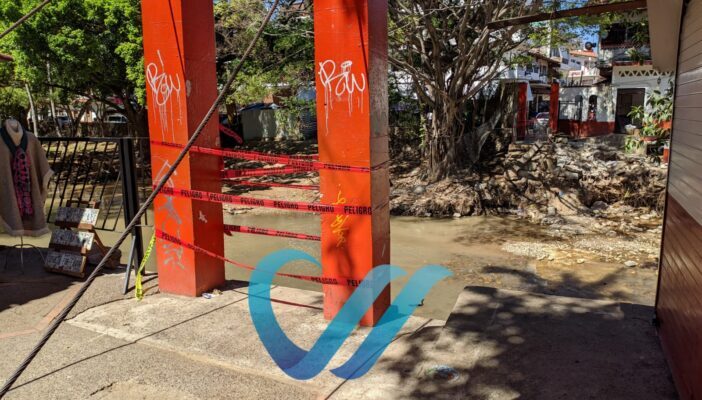 Un año después, puente colgante del Cuale sigue tirado