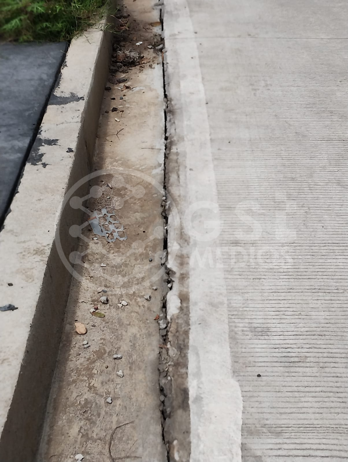 Preocupan grietas en el acceso a la Buenos Aires y Paso Ancho