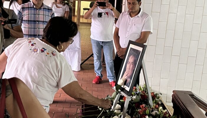 Rinden homenaje al pintor vallartense Manuel Lepe