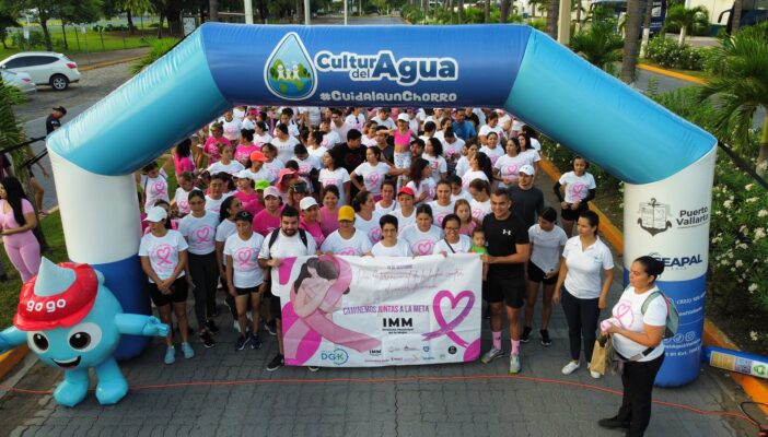 Realizan carrera conmemorativa contra el Cáncer de Mama