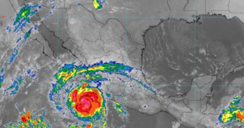 Roslyn ahora categoría 3, continúa su avance a la costa de México