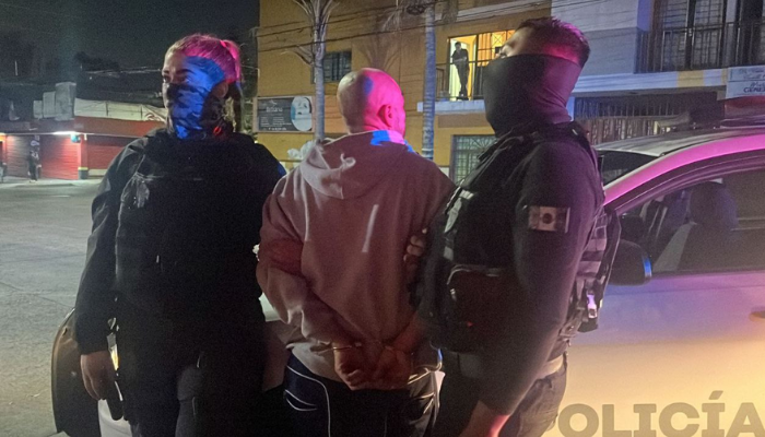 Oficiales de Código Violeta detienen a agresor