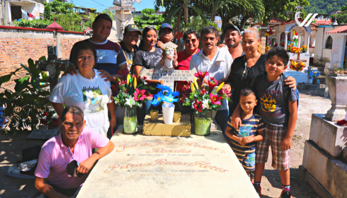 Celebran en panteones de Puerto Vallarta el día de muertos