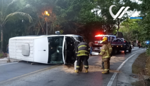 Se registra aparatoso accidente en la carretera 200 a la altura de Conchas Chinas