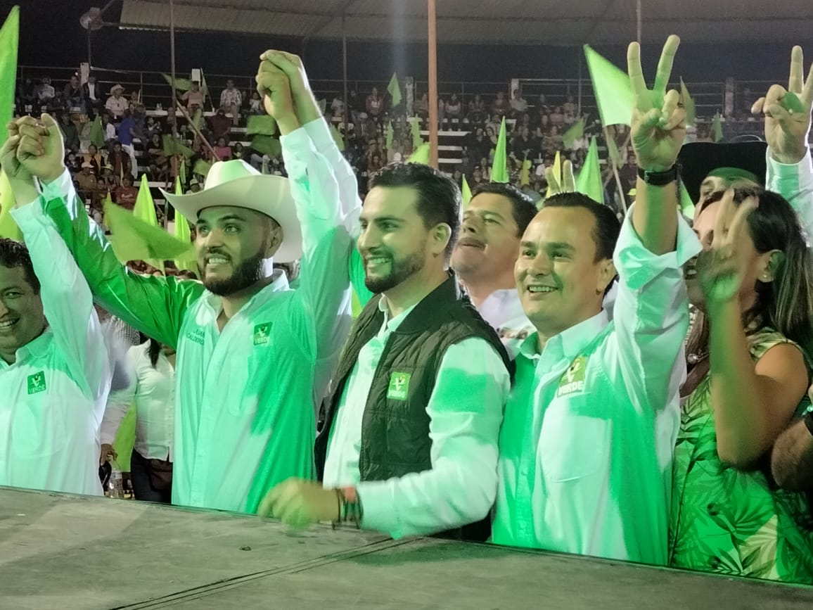 Ante un gran número de asistentes rindió protesta nuevo comité del Verde Vallarta 2 Ante un gran número de asistentes rindió protesta nuevo comité del Verde Vallarta