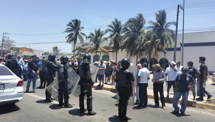marcha contra el verificentro de Puerto Vallarta