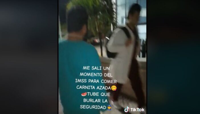 hombre que se escapa del hospital para comer carne asada