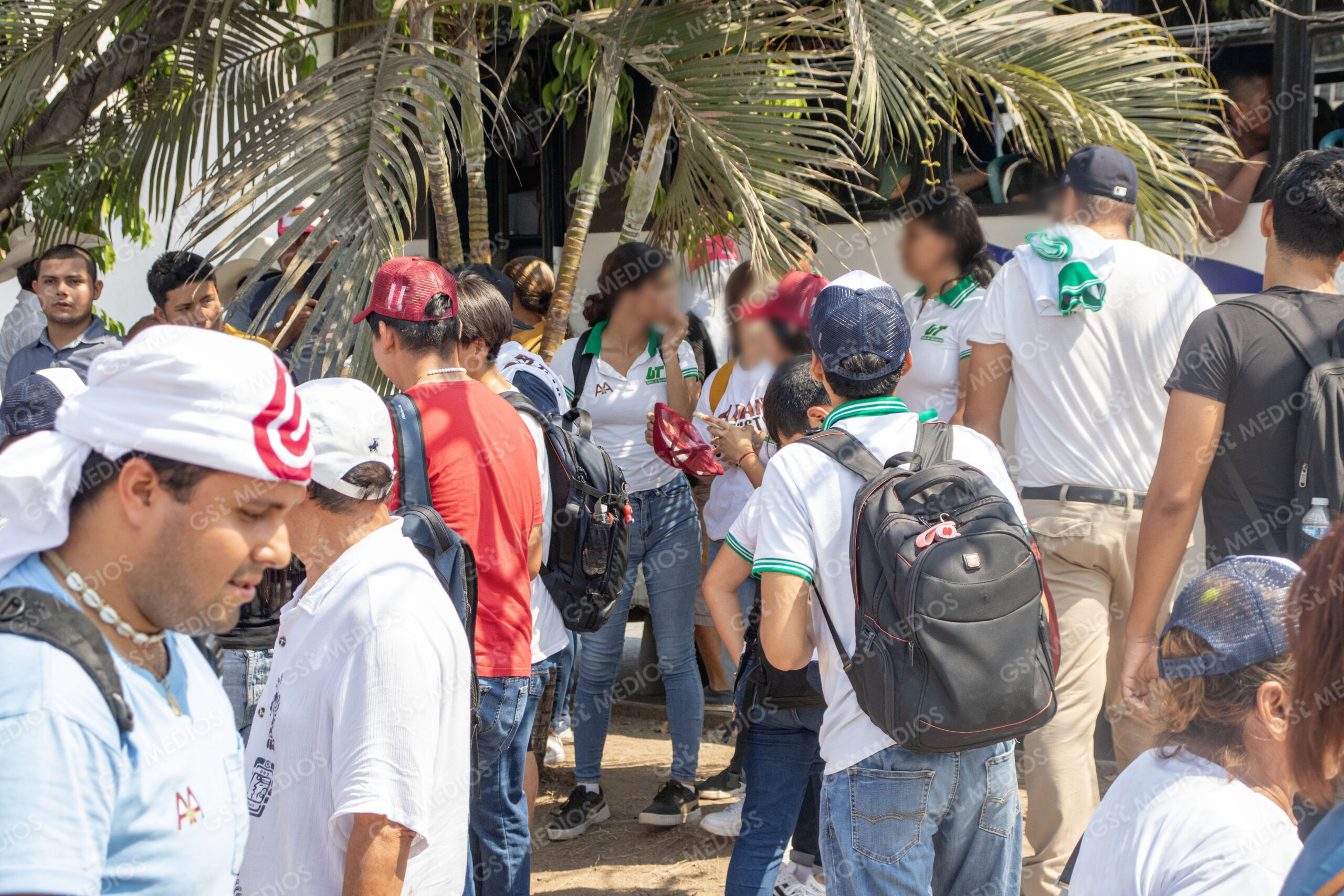 Al puro estilo del PRI, acarrean estudiantes a evento de Adán Augusto