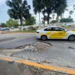 Enorme bache pone en riesgo los coches vallartenses: ¿cuándo lo arreglarán? 1 baches en puerto vallarta