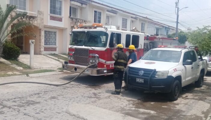 Reportan incendio de vehículo en Fraccionamiento Villas Universidad: escucharon explosión