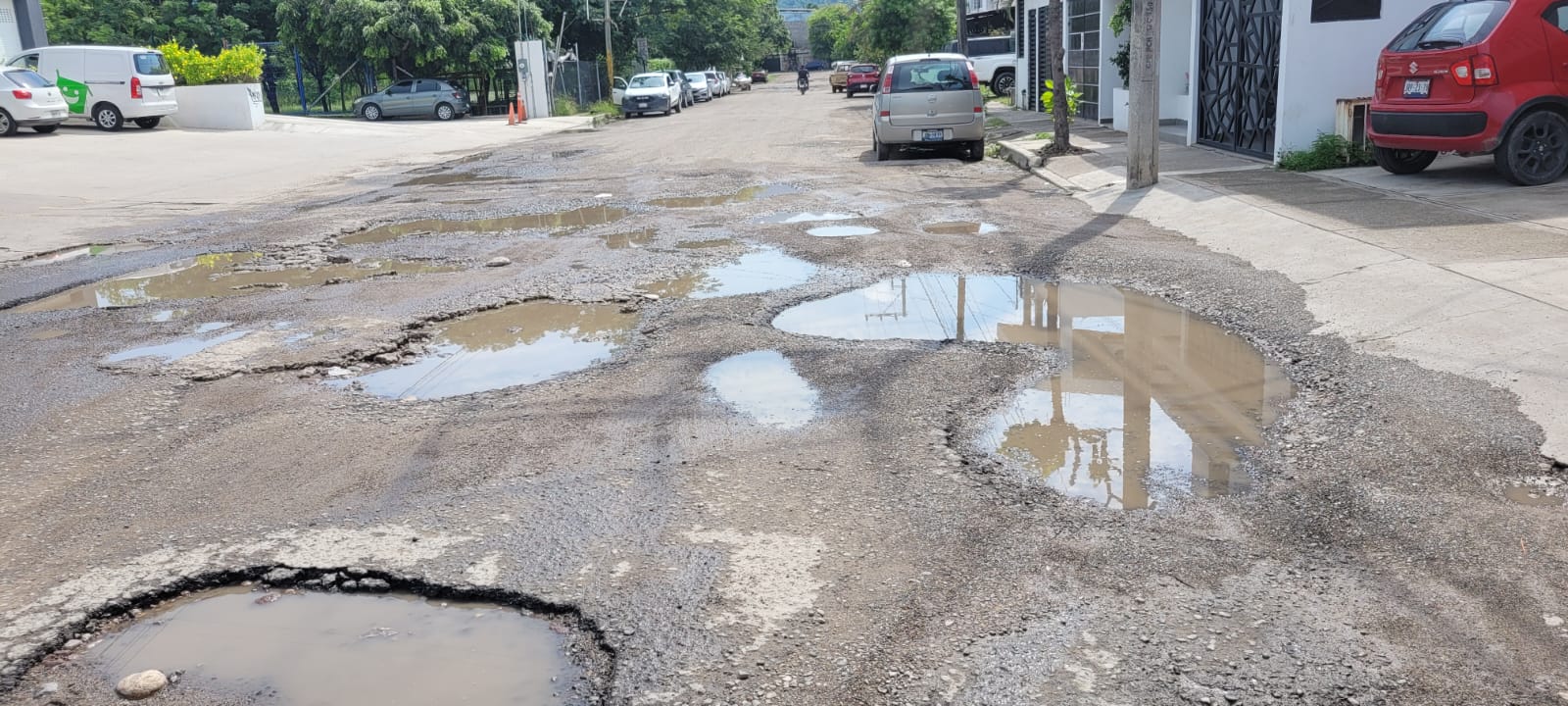 Puerto Bachearta: autoridades descuidan a los vallartenses y los baches ya son lagunas (VIDEO)