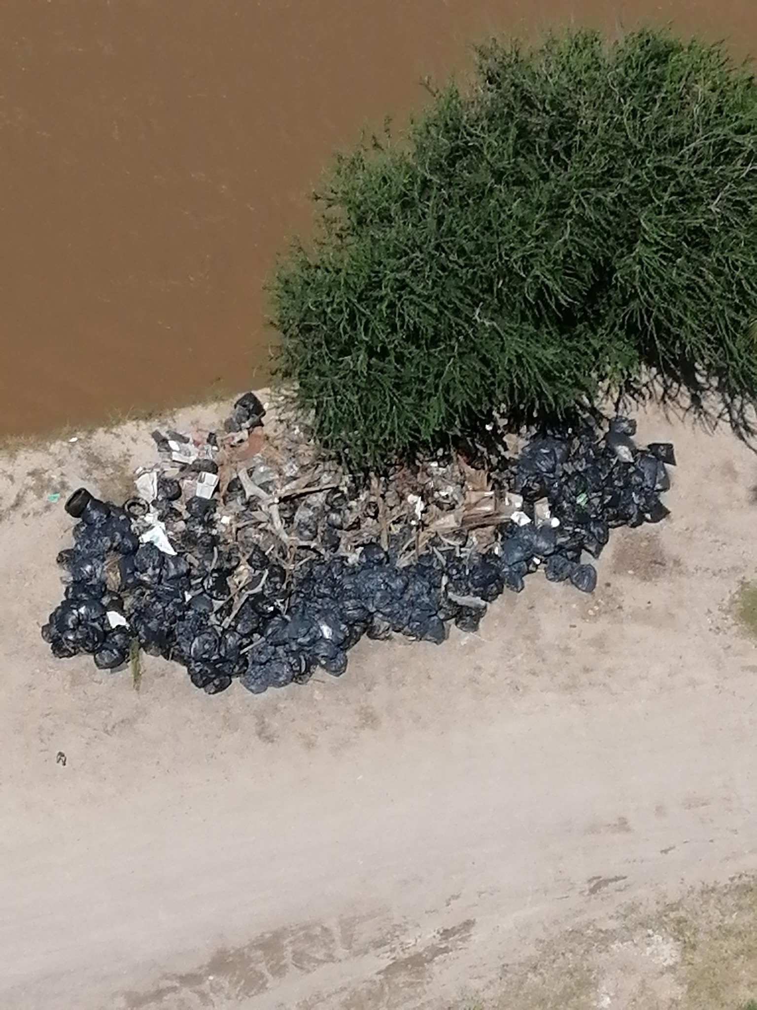 Playa del Holi: destino turístico afectado por la acumulación de basura en Puerto Vallarta