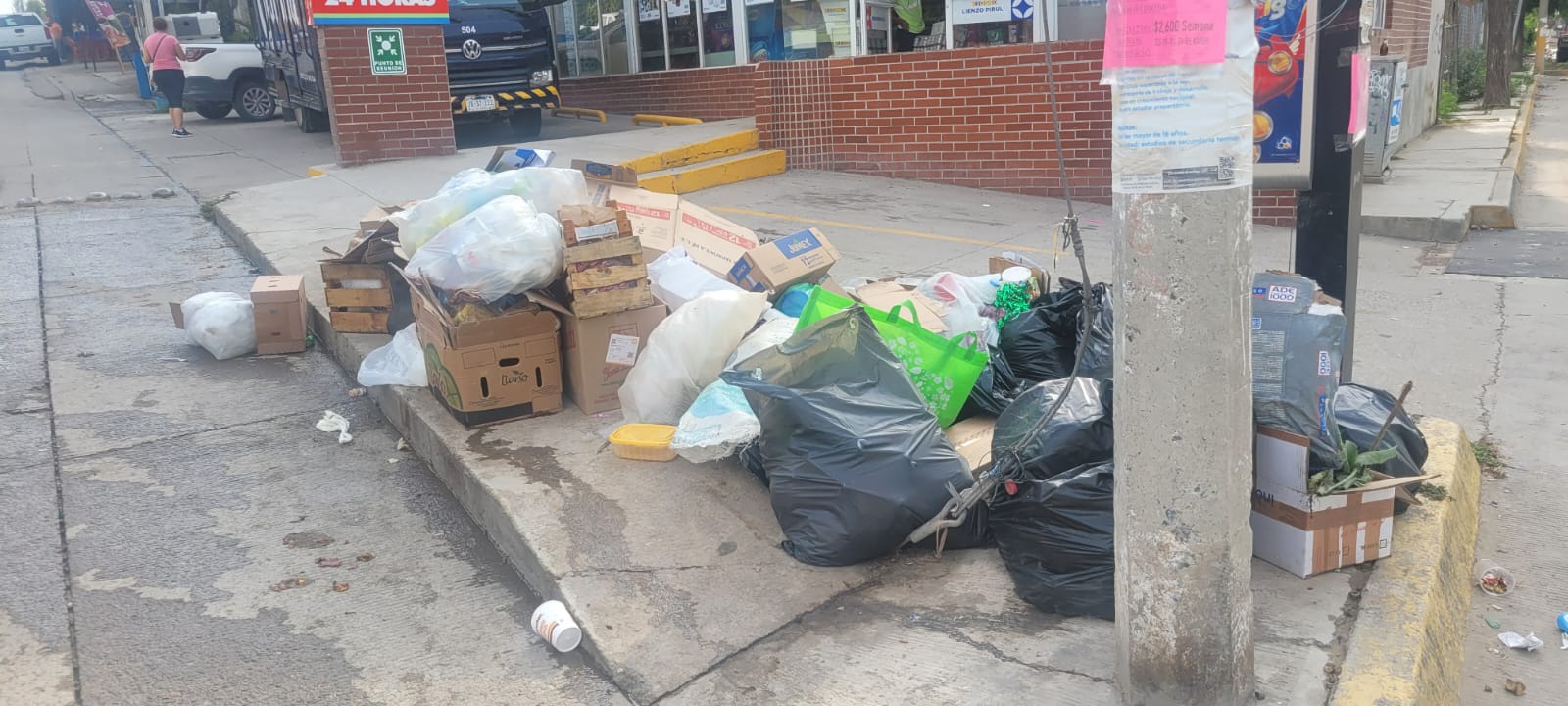 Av. Víctor Iturbe, afectada por las obras sin terminar de SEAPAL Vallarta