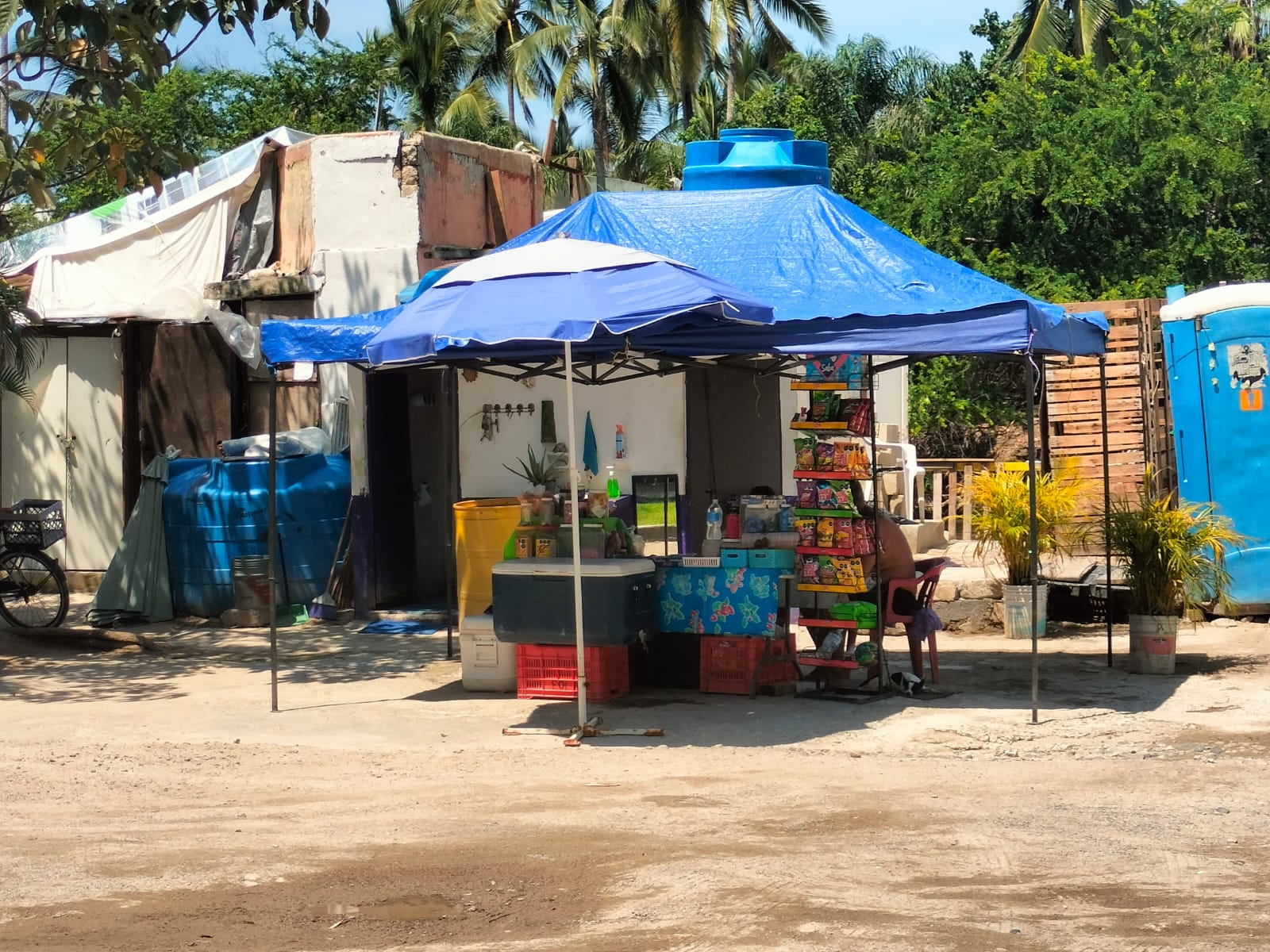 “No hay condiciones equitativas para trabajar en la playa del Holi” 6 “No hay condiciones equitativas para trabajar en la playa del Holi”