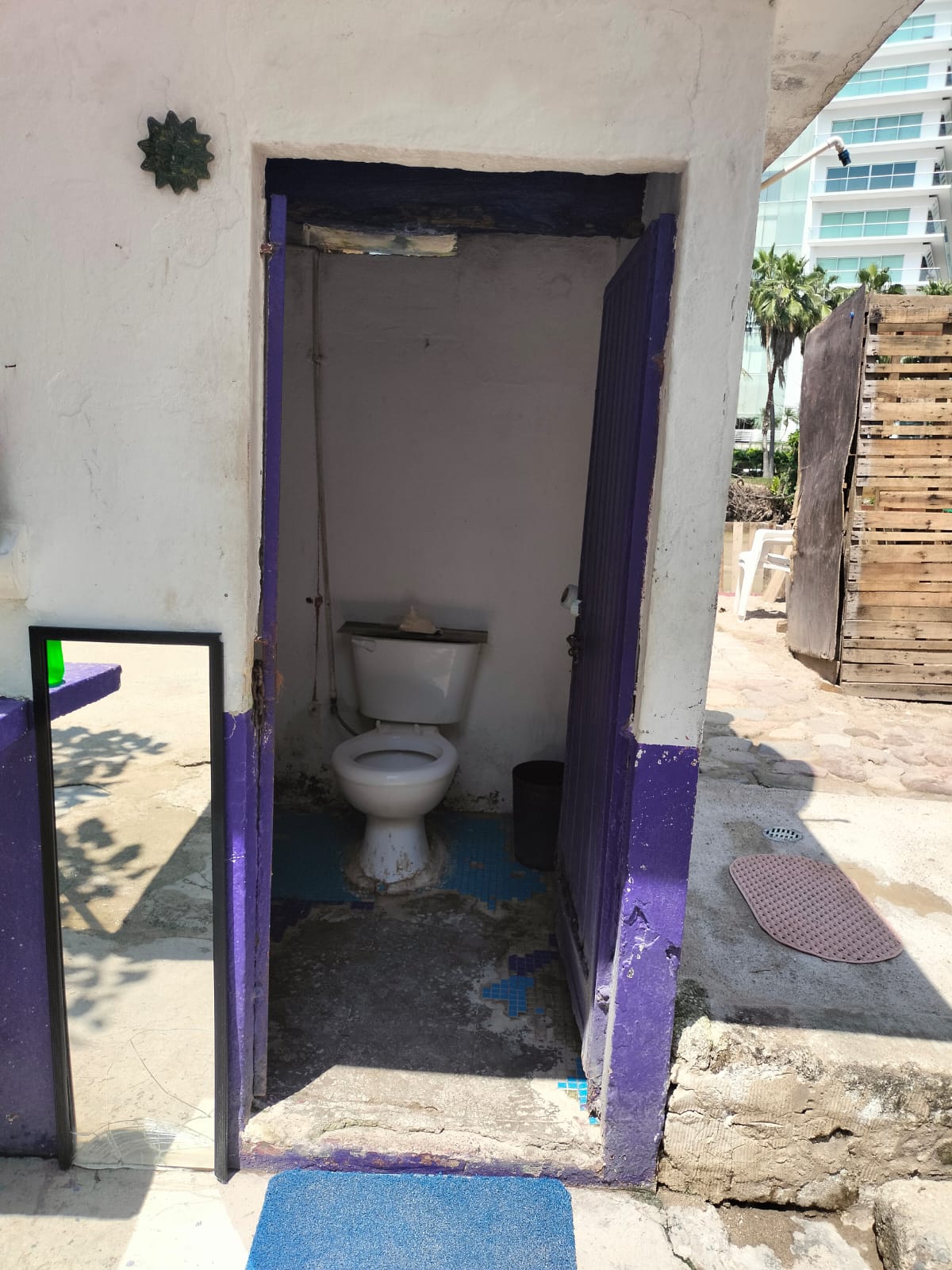 “No hay condiciones equitativas para trabajar en la playa del Holi” 8 “No hay condiciones equitativas para trabajar en la playa del Holi”