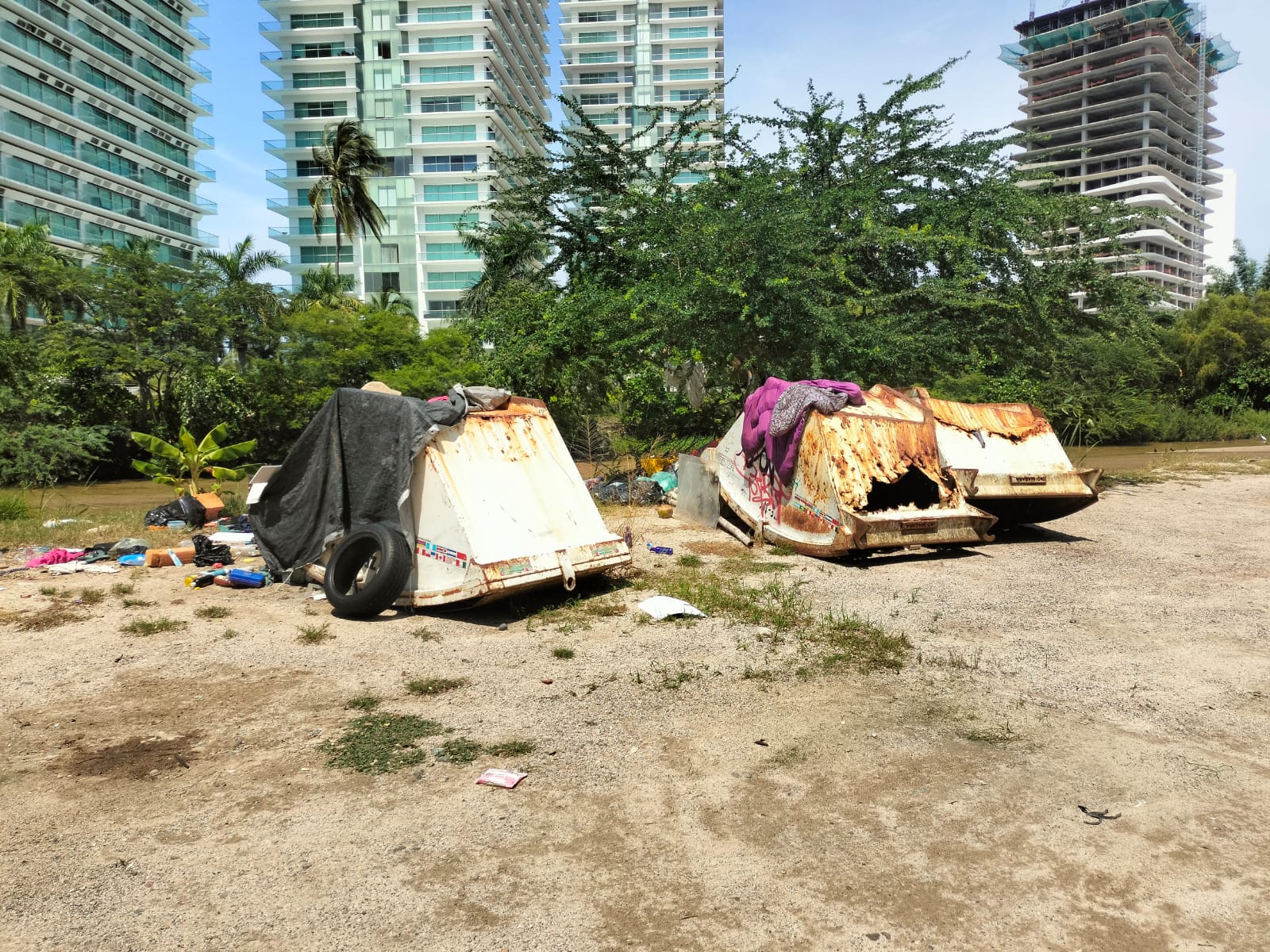 “No hay condiciones equitativas para trabajar en la playa del Holi” 11 “No hay condiciones equitativas para trabajar en la playa del Holi”