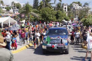 Desfile conmemorativo por la Revolución Mexicana en Bucerías