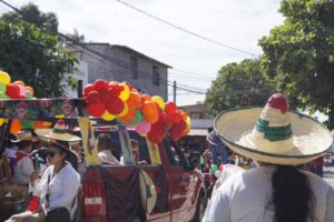 Desfile conmemorativo por la Revolución Mexicana en Bucerías