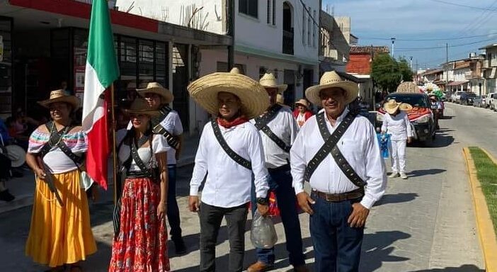 Con colorido desfile celebran el 113 aniversario de la Revolución Mexicana en Las Palmas