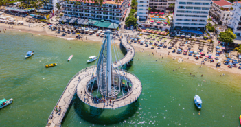 Llegan trabajadores de Acapulco a Puerto Vallarta