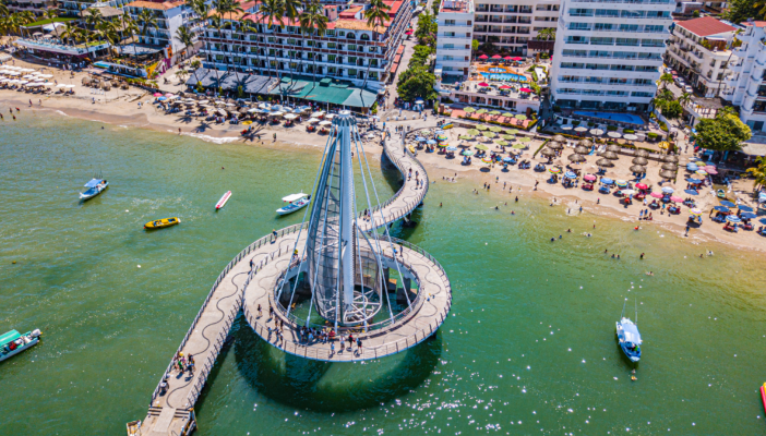 Llegan trabajadores de Acapulco a Puerto Vallarta