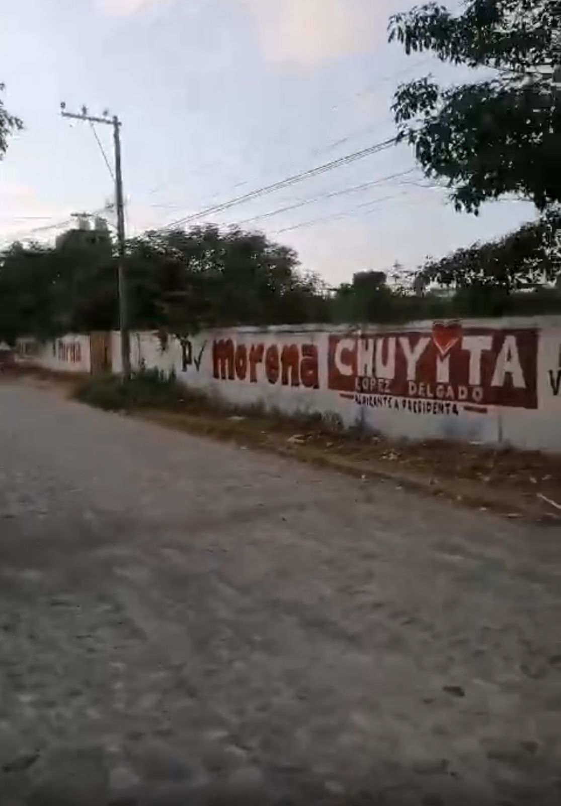 Aparecen bardas de Chuyita López en Vallarta