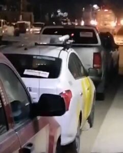 ‘El mochilas’ se impone en Puerto Vallarta… con calcomanías