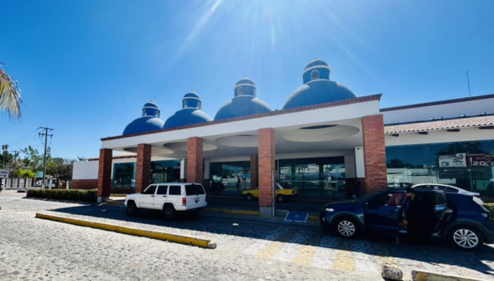 Siguen llegando turistas en autobús a Puerto Vallarta