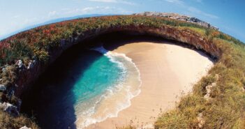 Muere el 90 % del sistema coralino en las Islas Marietas