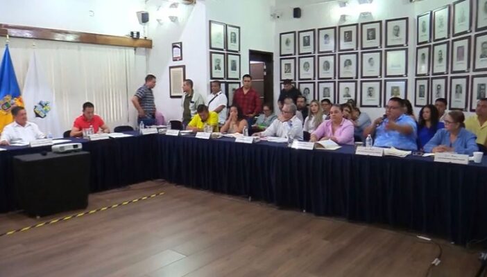 Exigen en Cabildo presencia de la Jefa de Proveeduría