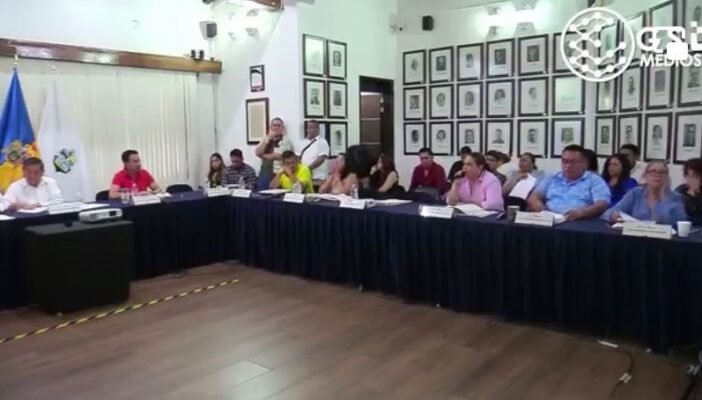 Última sesión de Cabildo del año termina en caos