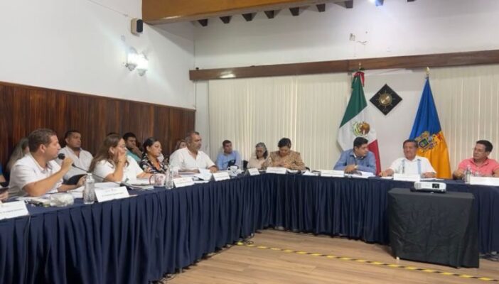 Regidor pide se invierta en ambulancias y no en el DIF