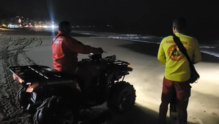 Continúa la búsqueda de joven poblano en Playa Camarones