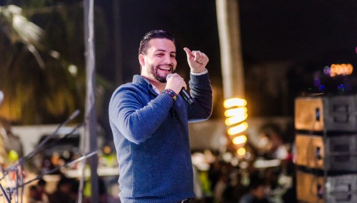 Lleno total en cumpleaños de Luis Munguía