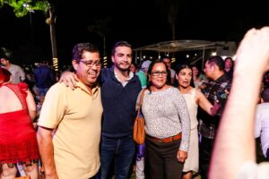 Lleno total en cumpleaños de Luis Munguía