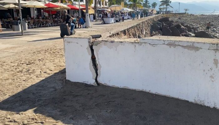 El malecón de Puerto Vallarta, de lo bello al olvido