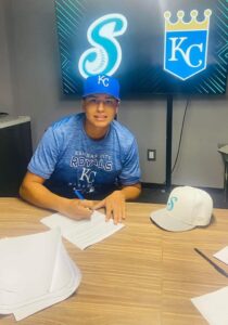 Vallartense Nomar Jiménez firma con los Reales de Kansas City