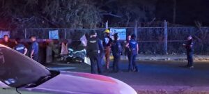 Motociclista pierde la vida al impactarse en tráiler